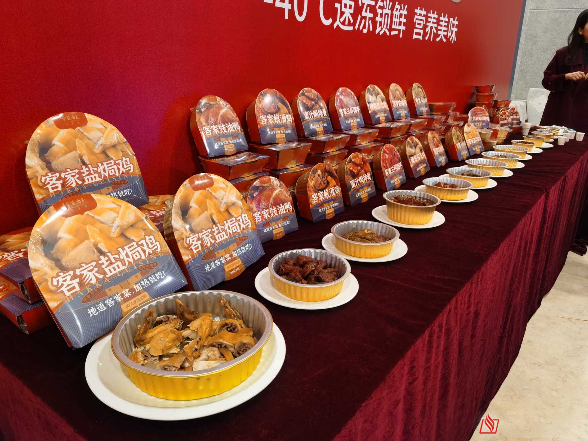 預(yù)制菜鎖鮮革命！一臺 “會呼吸” 的包裝機如何讓料理包媲美現(xiàn)做？